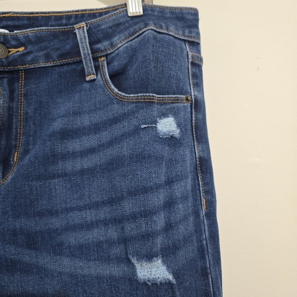 ⭐️40% Off⭐️ Old Navy Mid-Rise Power Straight Jeans - Picture 10 of 16